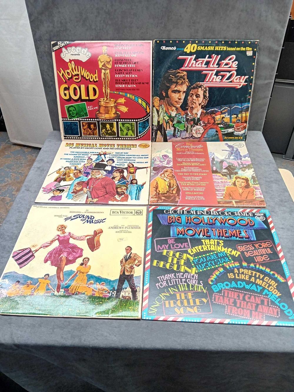 Lot 445: 10 x musical vinyls as pictured