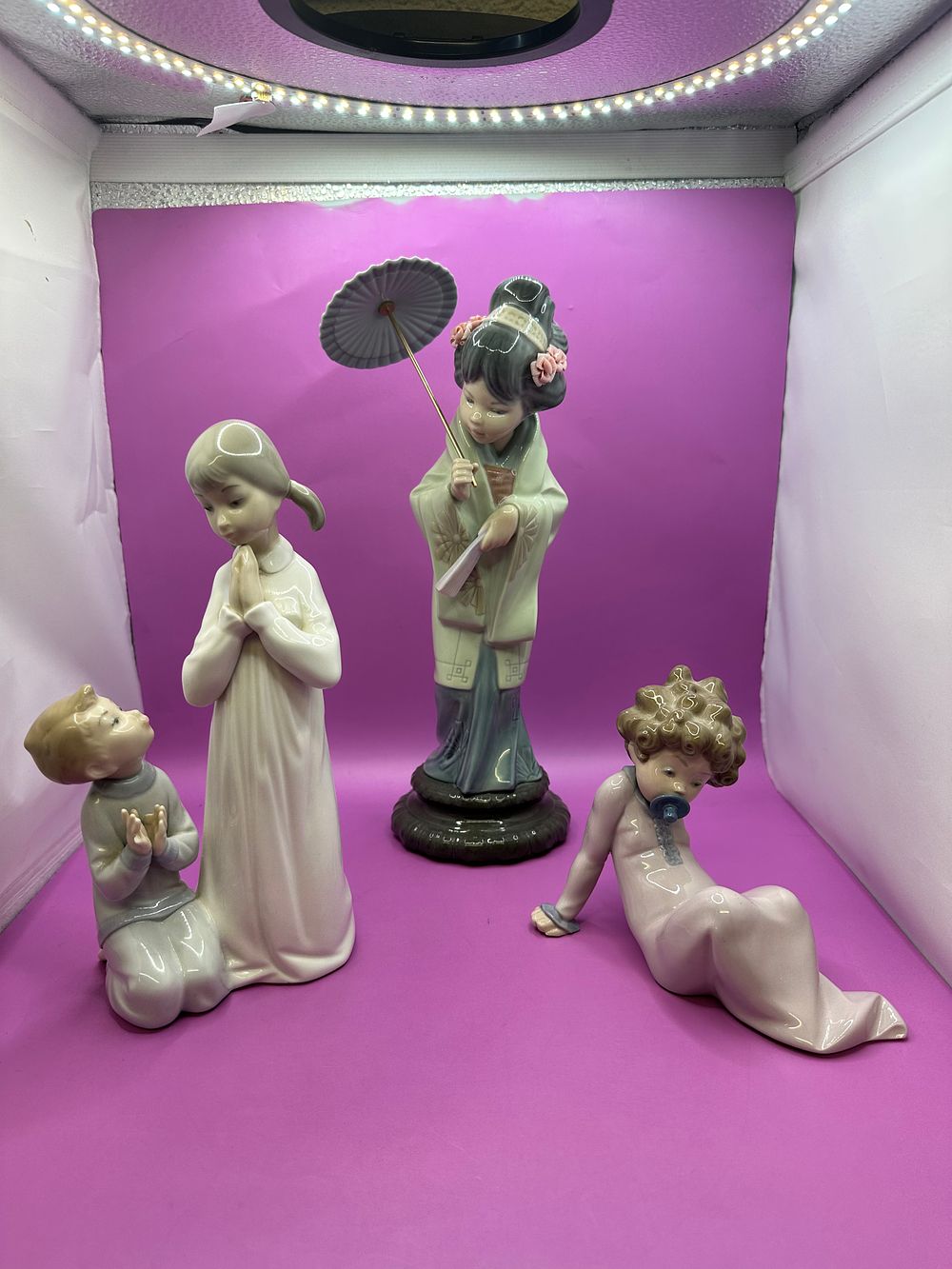 Lot 556: Mixed lot of Lladro Figures, includes boxed Geisha,...