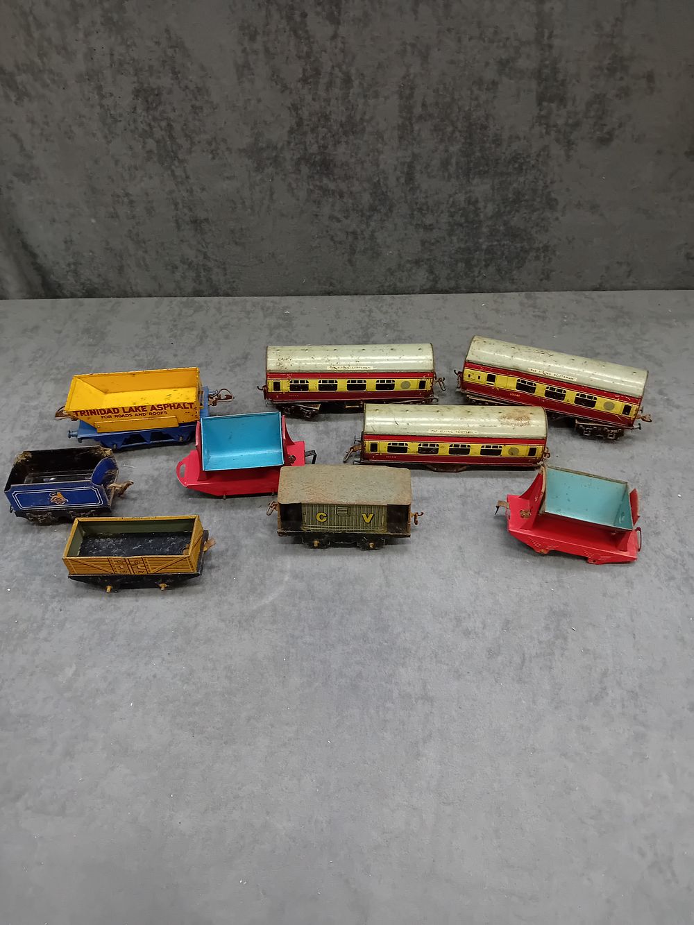 Lot 152: Mixed lot of Chad Valley steel pressed carriages...