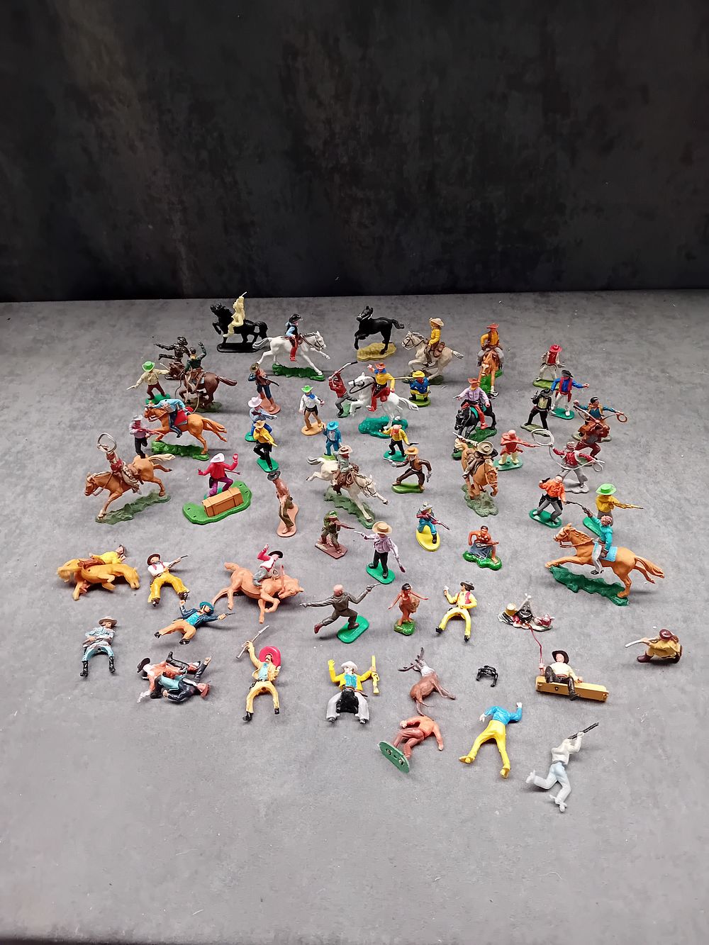 Lot 269: Large selection of plastic cowboys and Indians mainly...