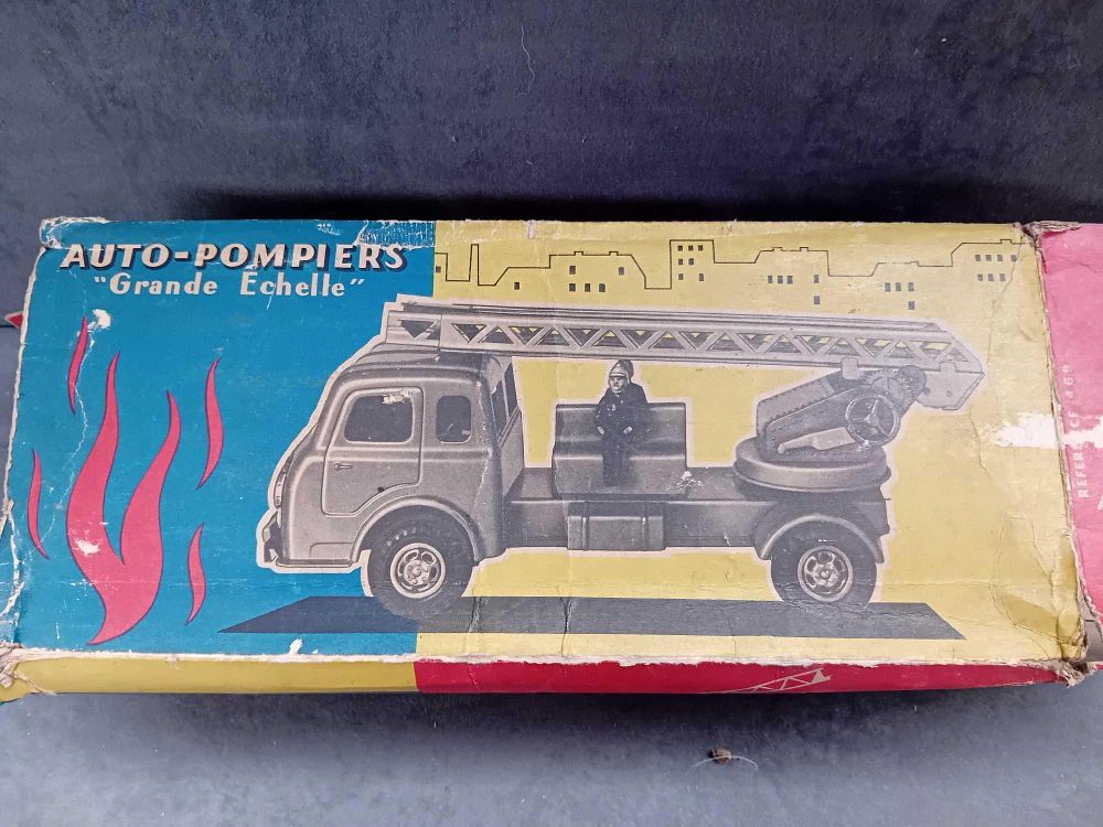 Lot 244: Auto Pompiers Grande Echelle tin toy made in...