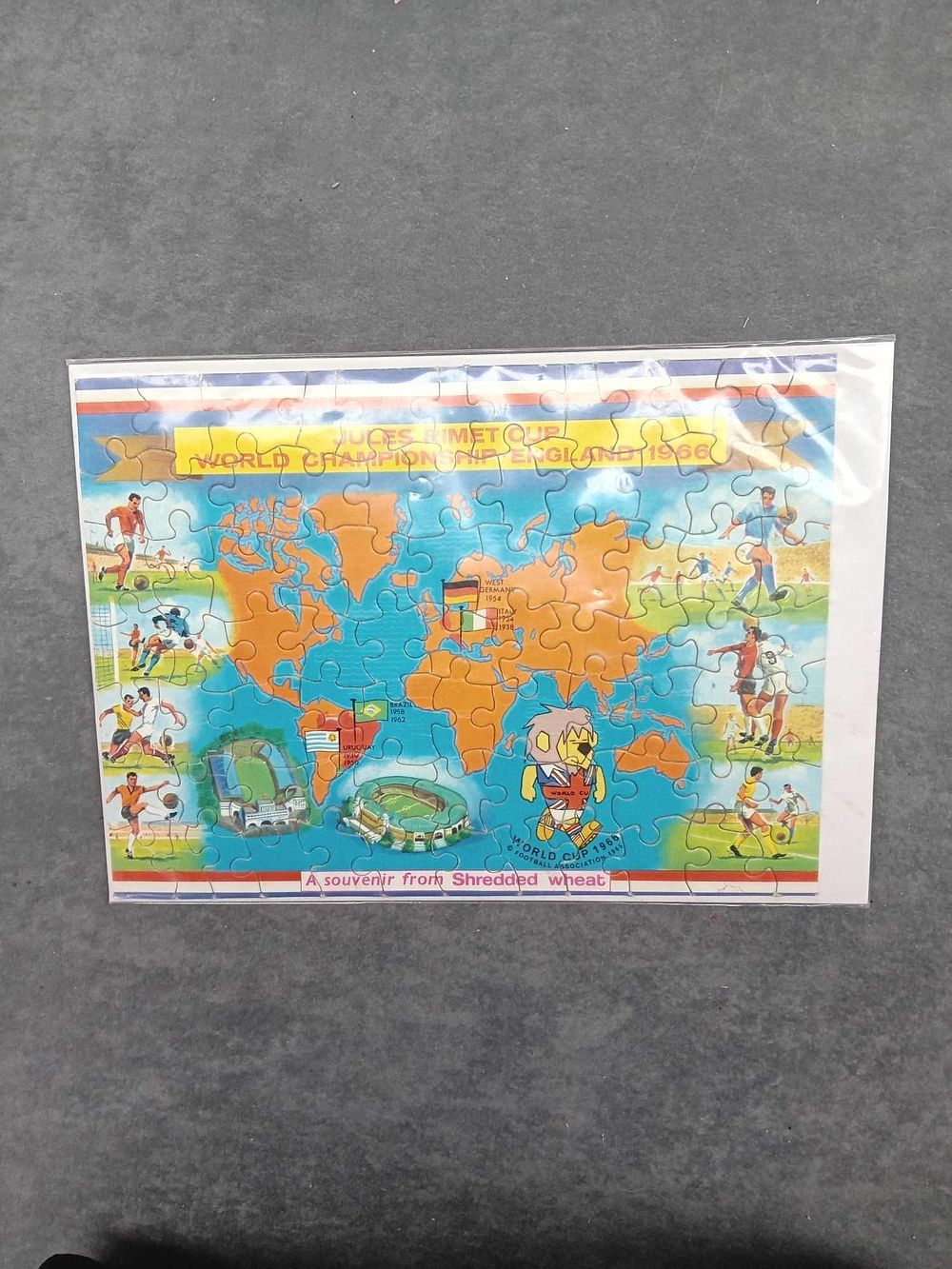 Lot 251: 1 x vintage puzzle Jules Rimet cup World...