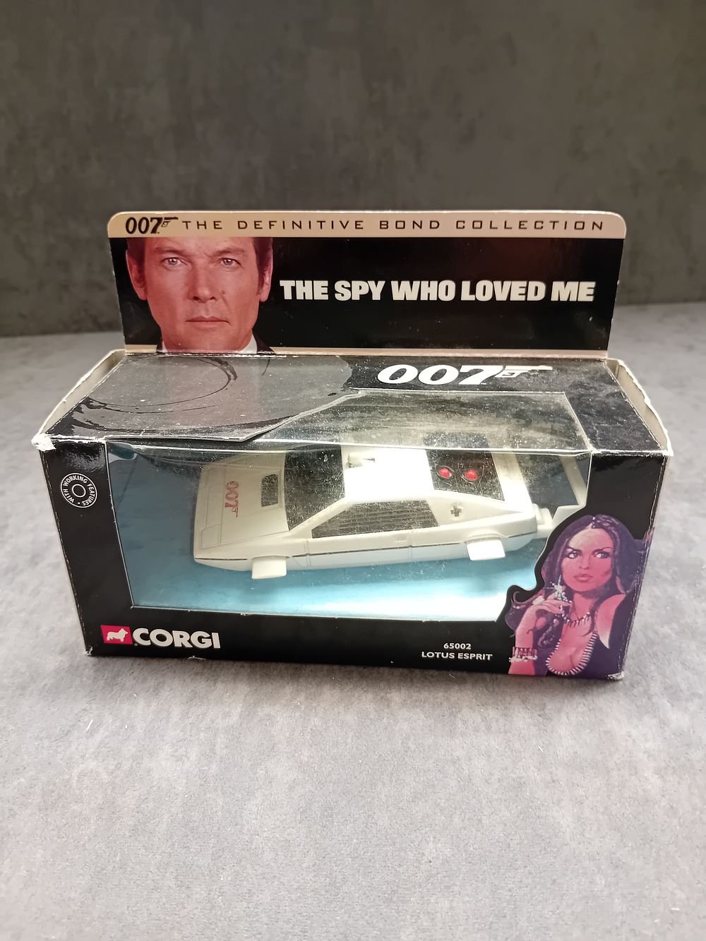Lot 31: Corgi 007 the spy who loved me Lotus...