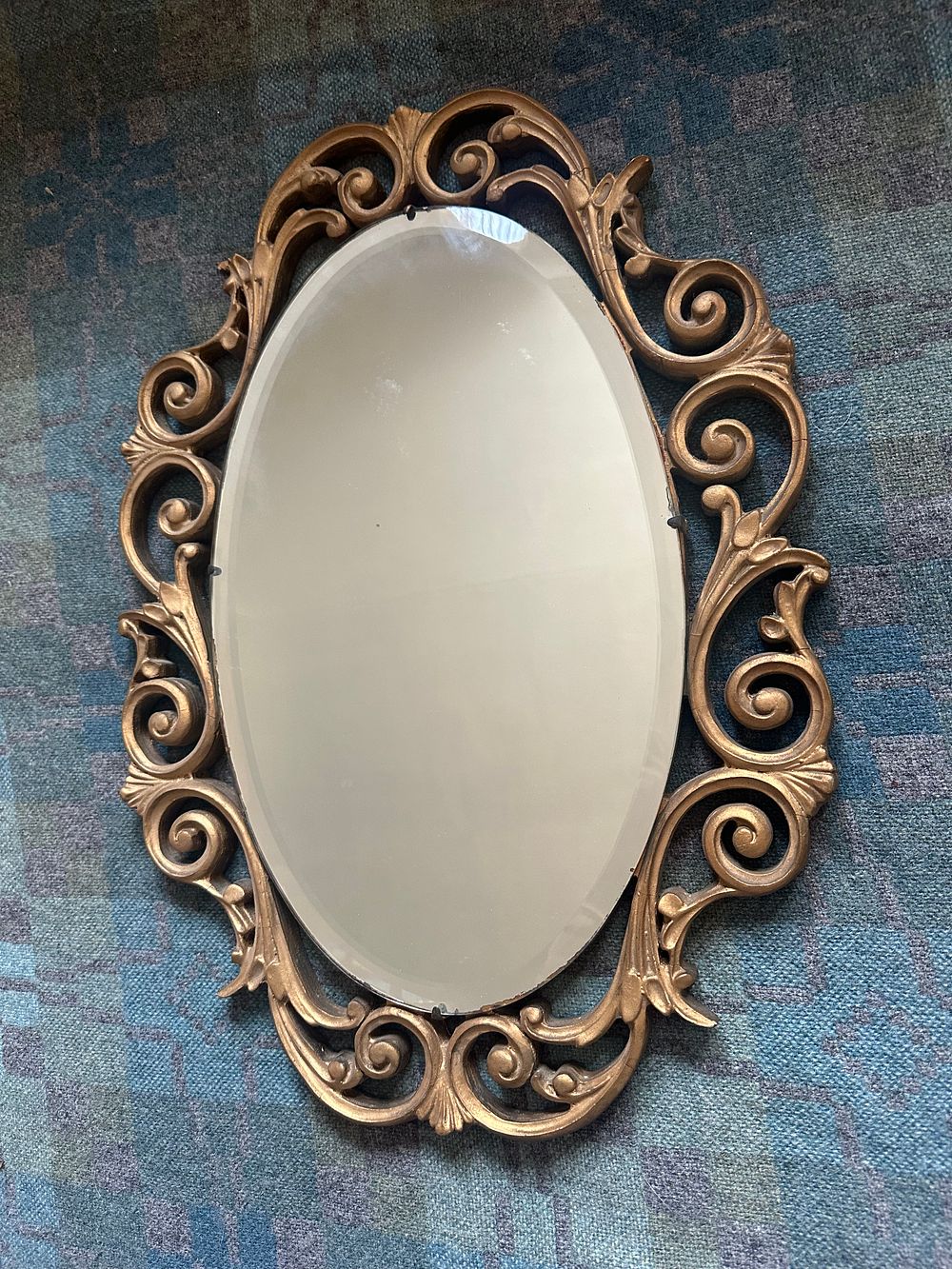 Lot 299: Vintage Ornate Oval Wall Mirror Manufacturer: Atsonfa Superior...