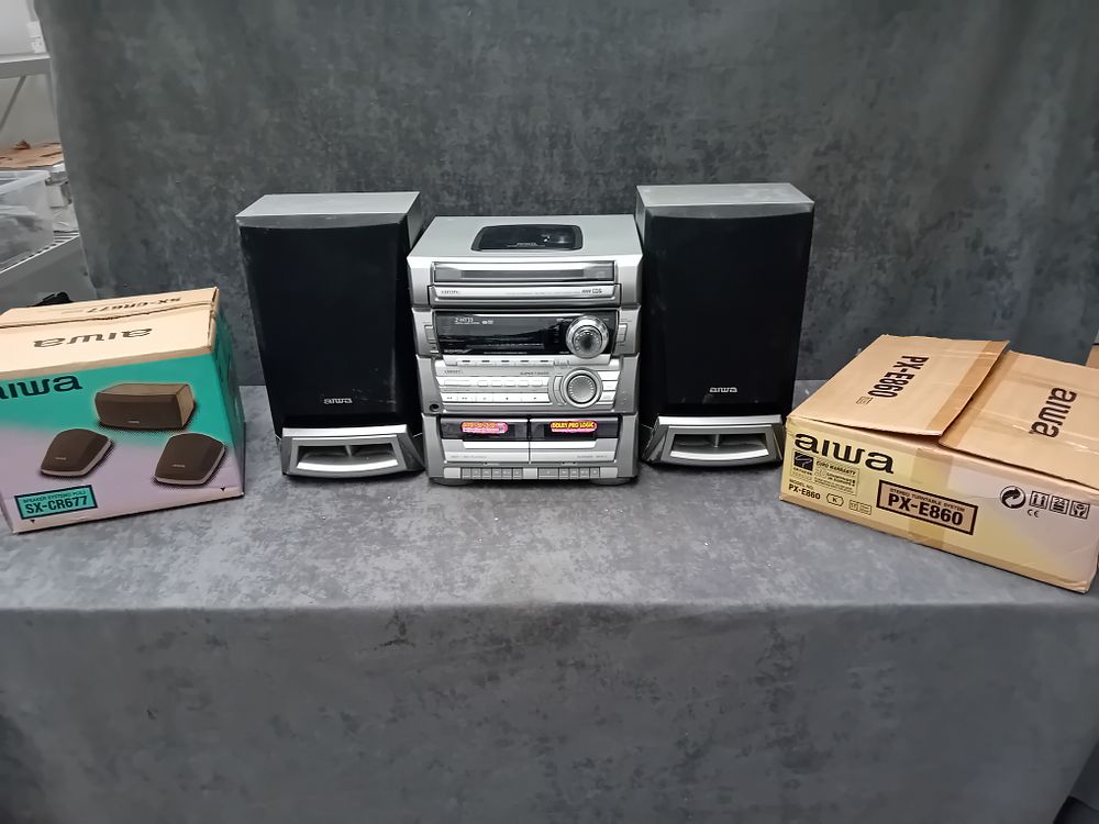 Lot 544: Aiwa Stereo and Speakers with CD, Vinyl, Radio ...
