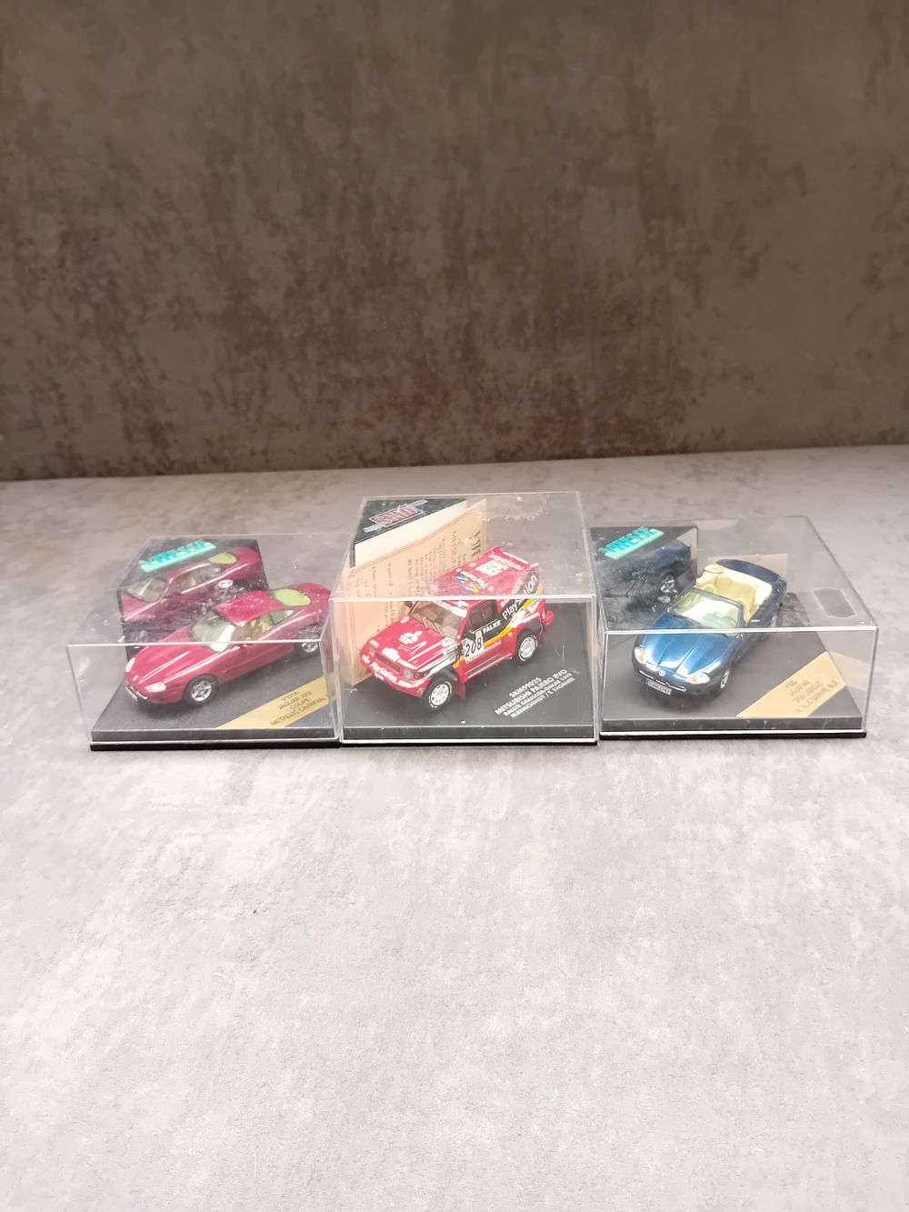 Lot 145: 3 x Vitesse Diecasts in Perspex case. V101A...