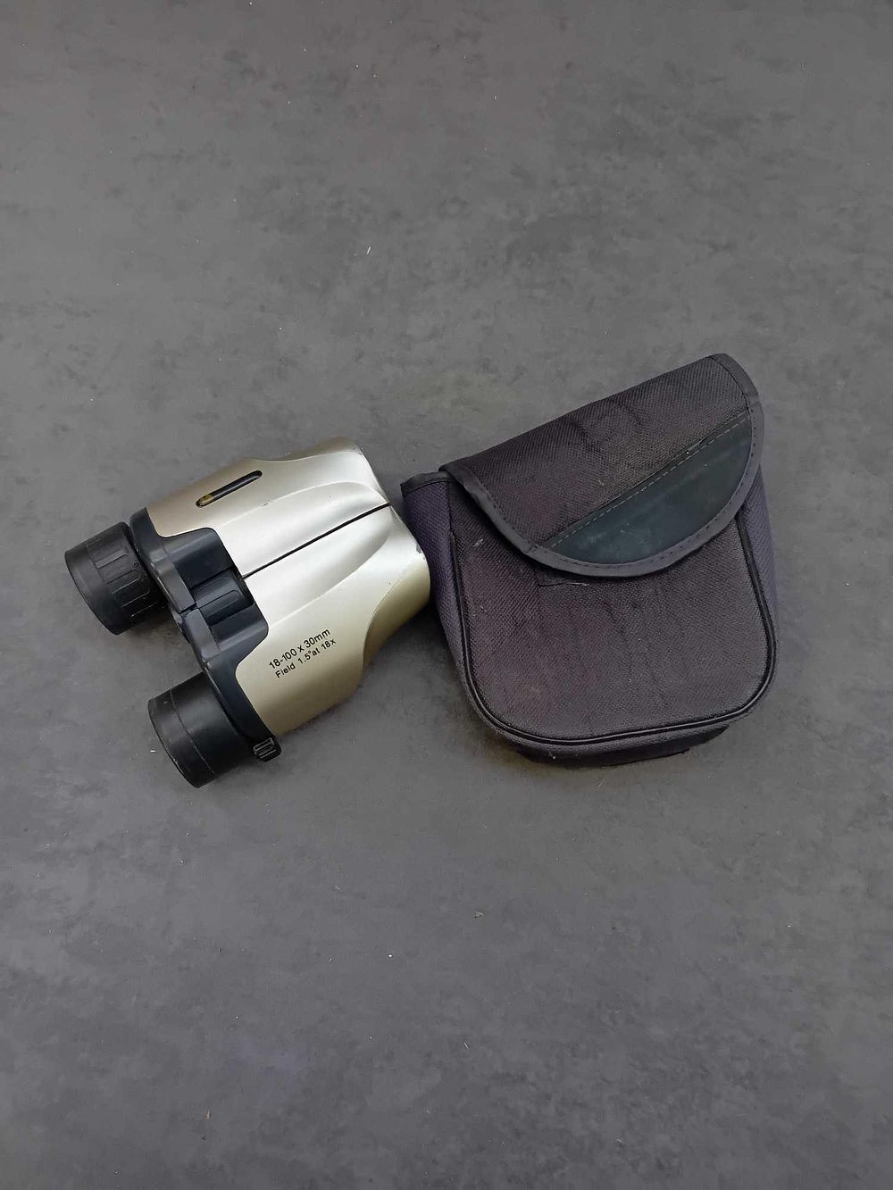 Lot 528: Unbranded binoculars 18-100x30 and case