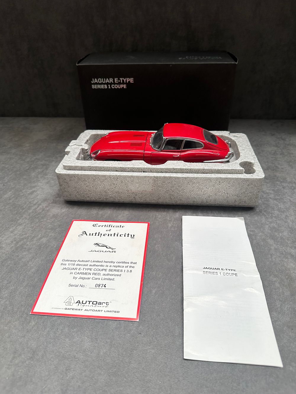 Lot 117: Auto Art Signature 1:18 scale Jaguar E-type Series...