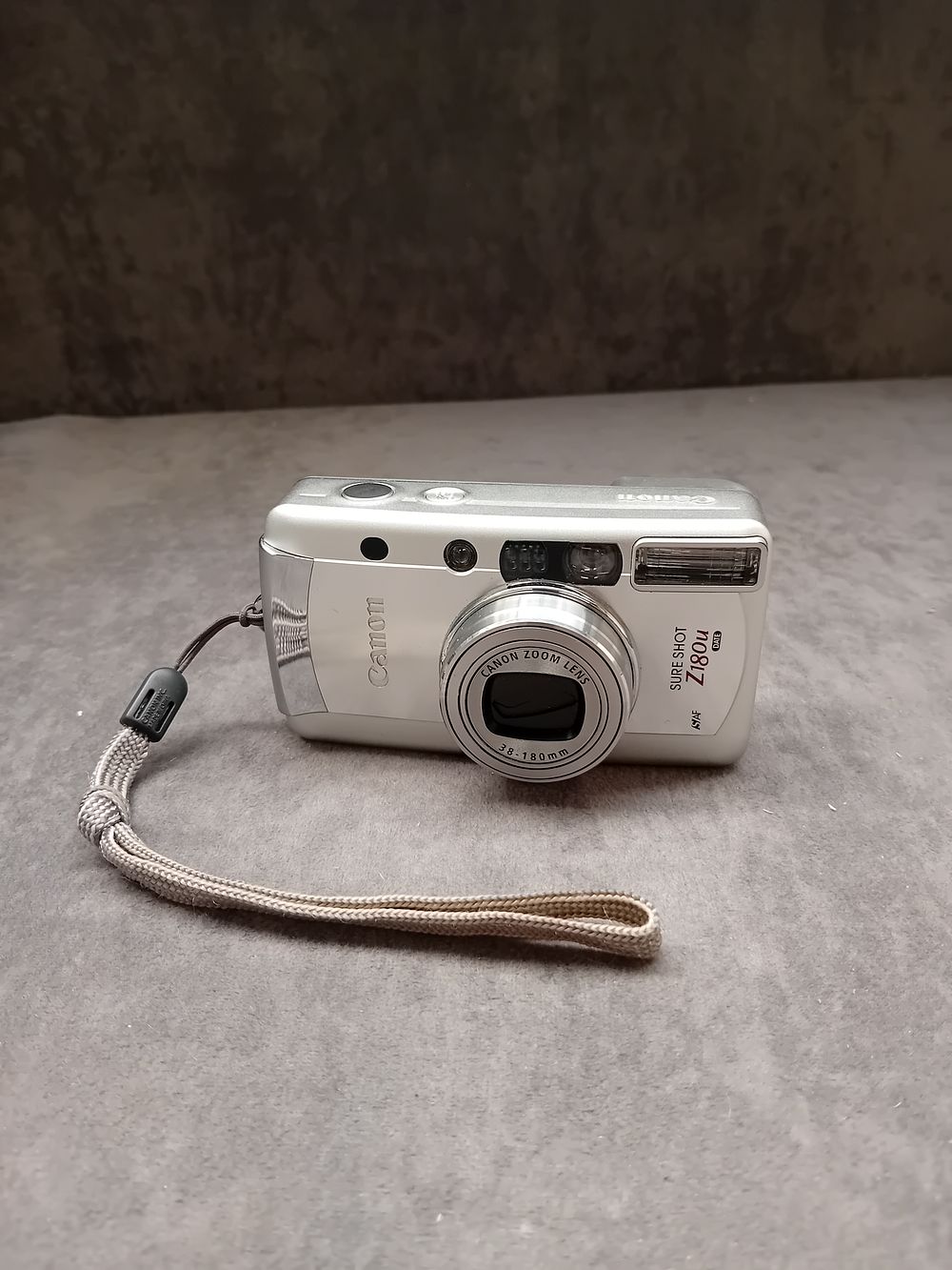 Lot 539: Canon Sure Shot Z180U as pictured 