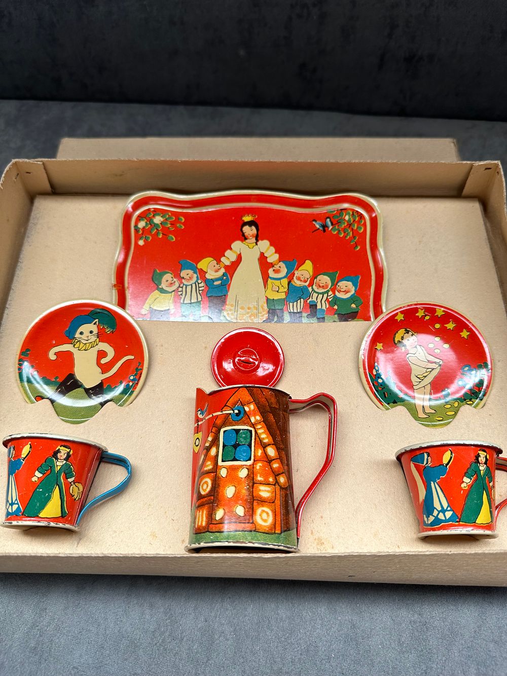 Lot 268: Vintage Copy of Snow White and the 7...