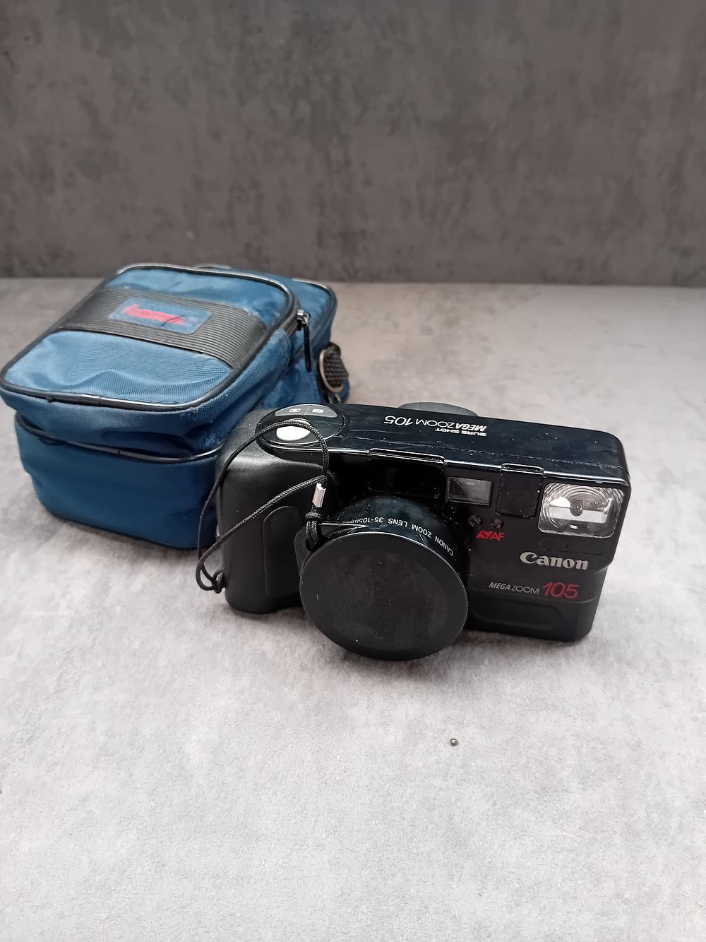 Lot 537: Canon Sure Shot Mega Zoom 105 in a...