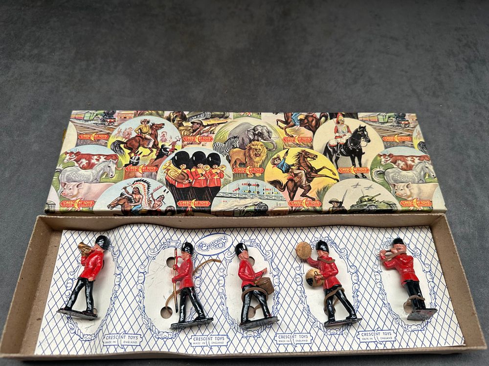 Lot 276: Crescent Toys no 1517 Bandsmen made in england.