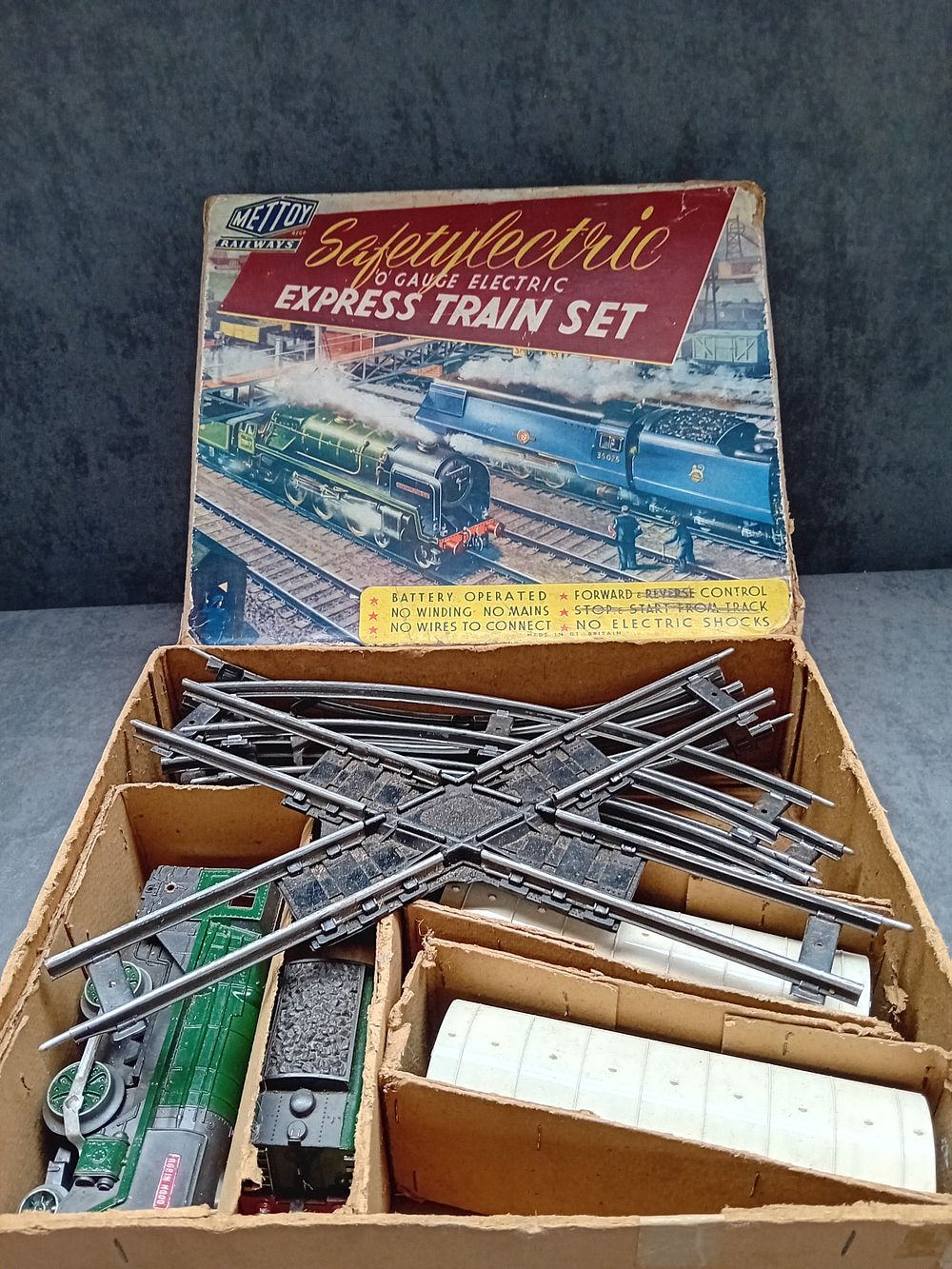 Lot 156: Mettoy O Gauage Express Tin Train Set Made...