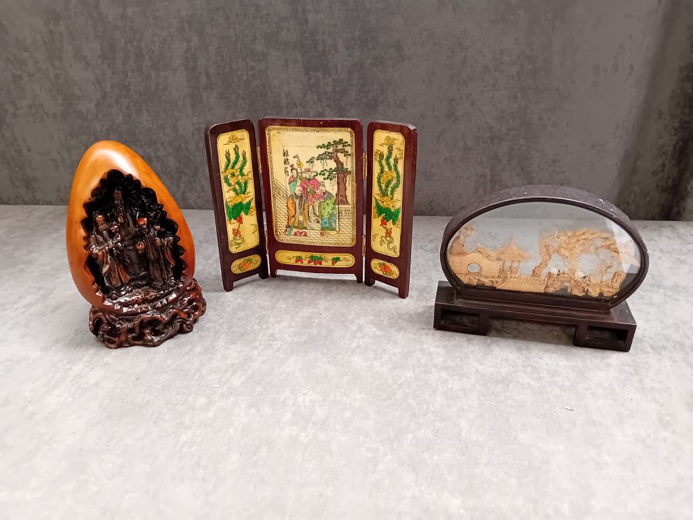 Lot 577: Set of 3 Chinese orniments. this lot includes...