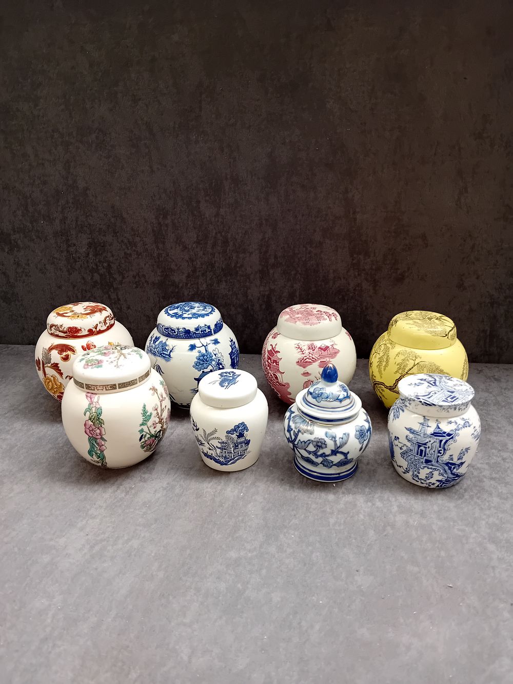 Lot 571: mixed lot of 8 Ginger Jars. please see...