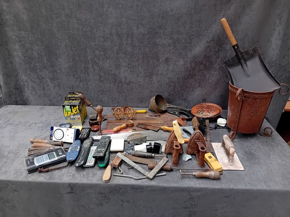 Lot 690: Mixed lot of vintage items mostly tools as...