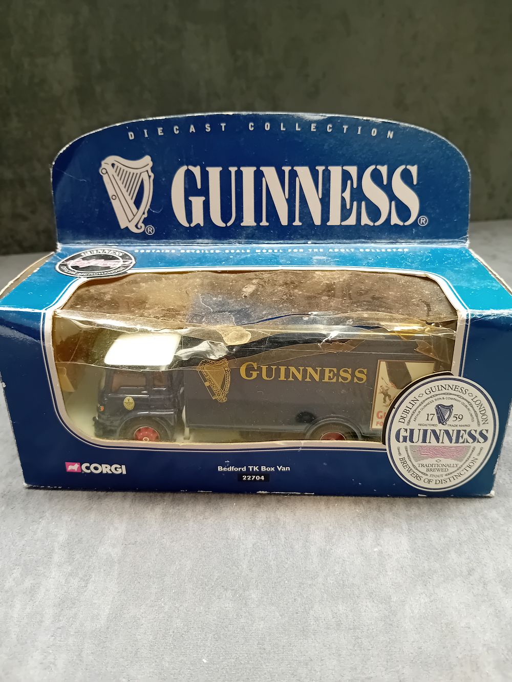 Lot 480: Corgi Guinness Bedford TK Box Van 22704 
