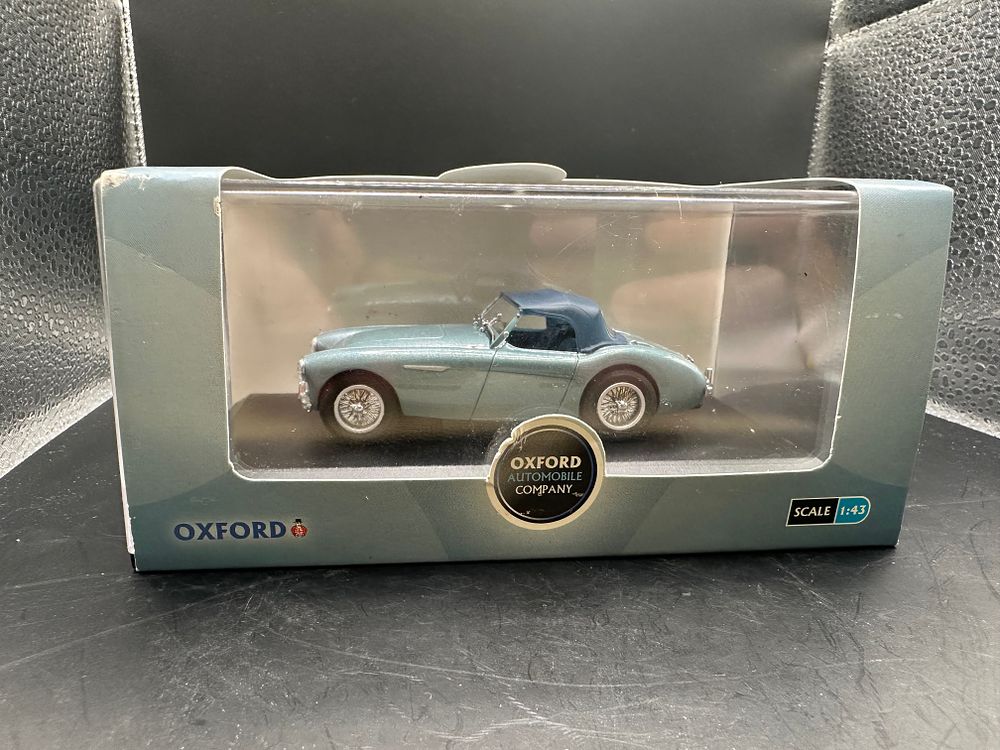 Lot 499: Oxford Diecast Austin-Healey 100 BN1 Diecast Model Car