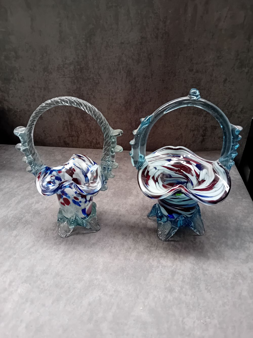 Lot 250: Mixed lot of 2 End of Day Glass...