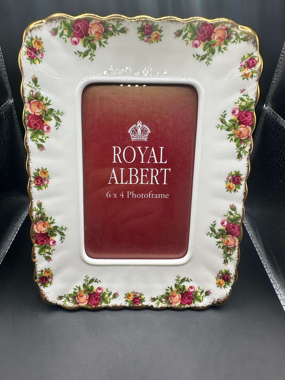 Lot 608: Royal Albert 6 x 4 photo Frame, unused...