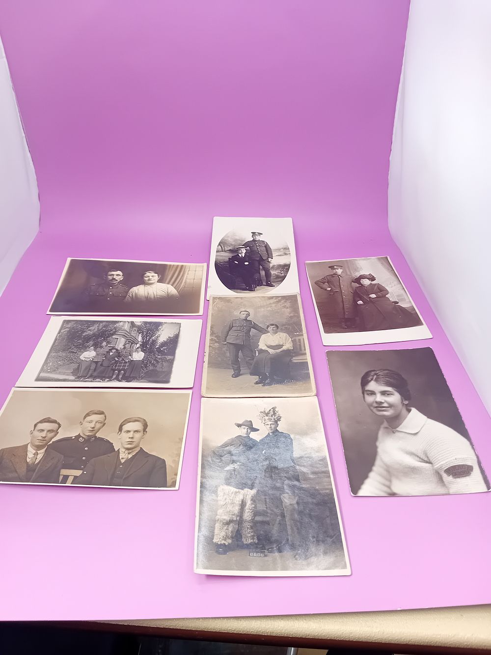 Lot 333: WW1 Postcards this lot contains 8 WW1 Portrait...