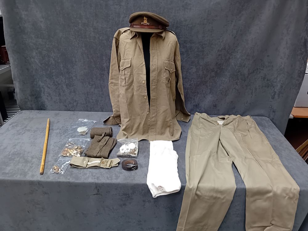 Lot 615: WW2 Uniform with spare buttons - no size...