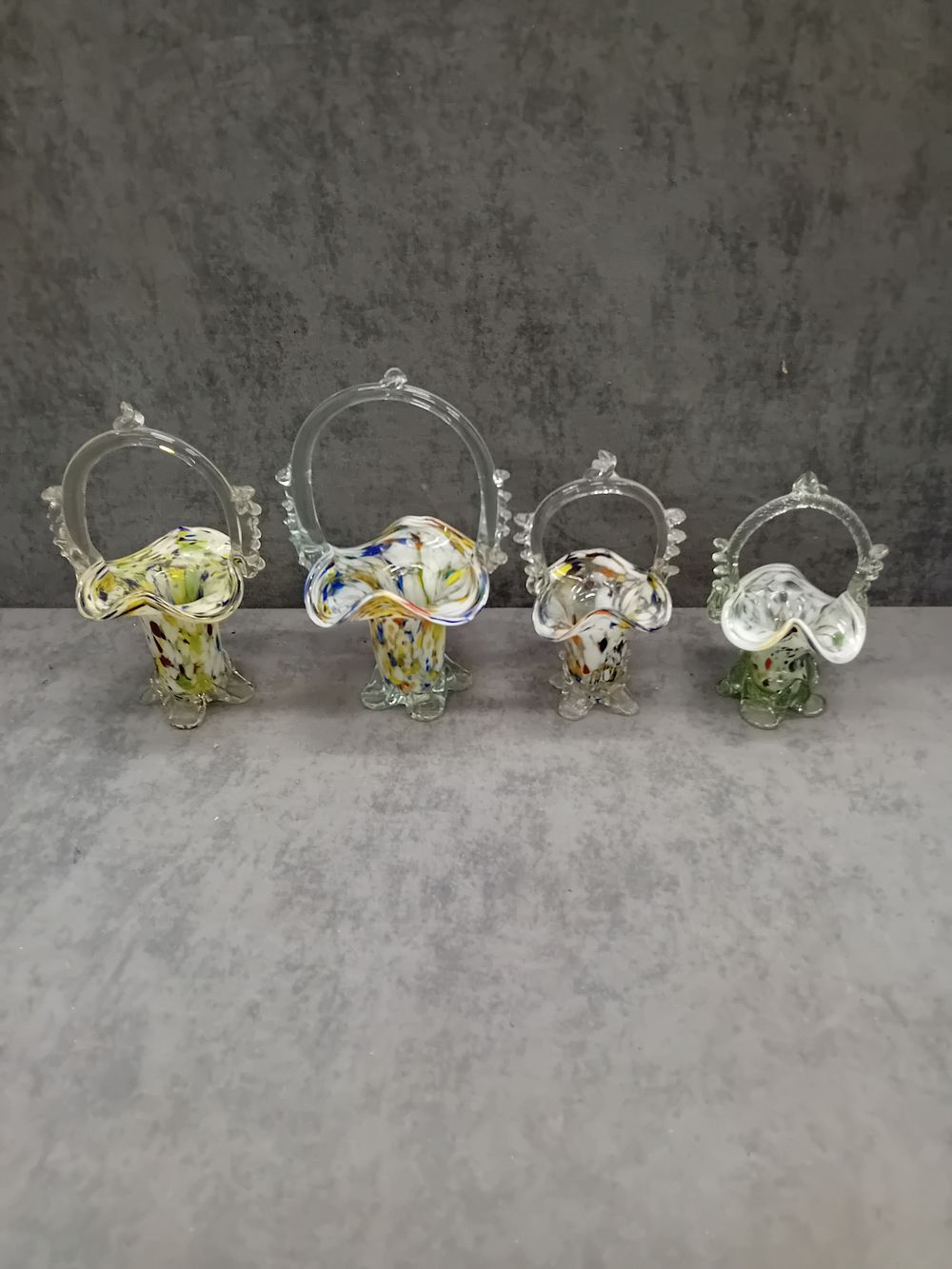 Lot 243: Mixed lot of 4 End of day glass...