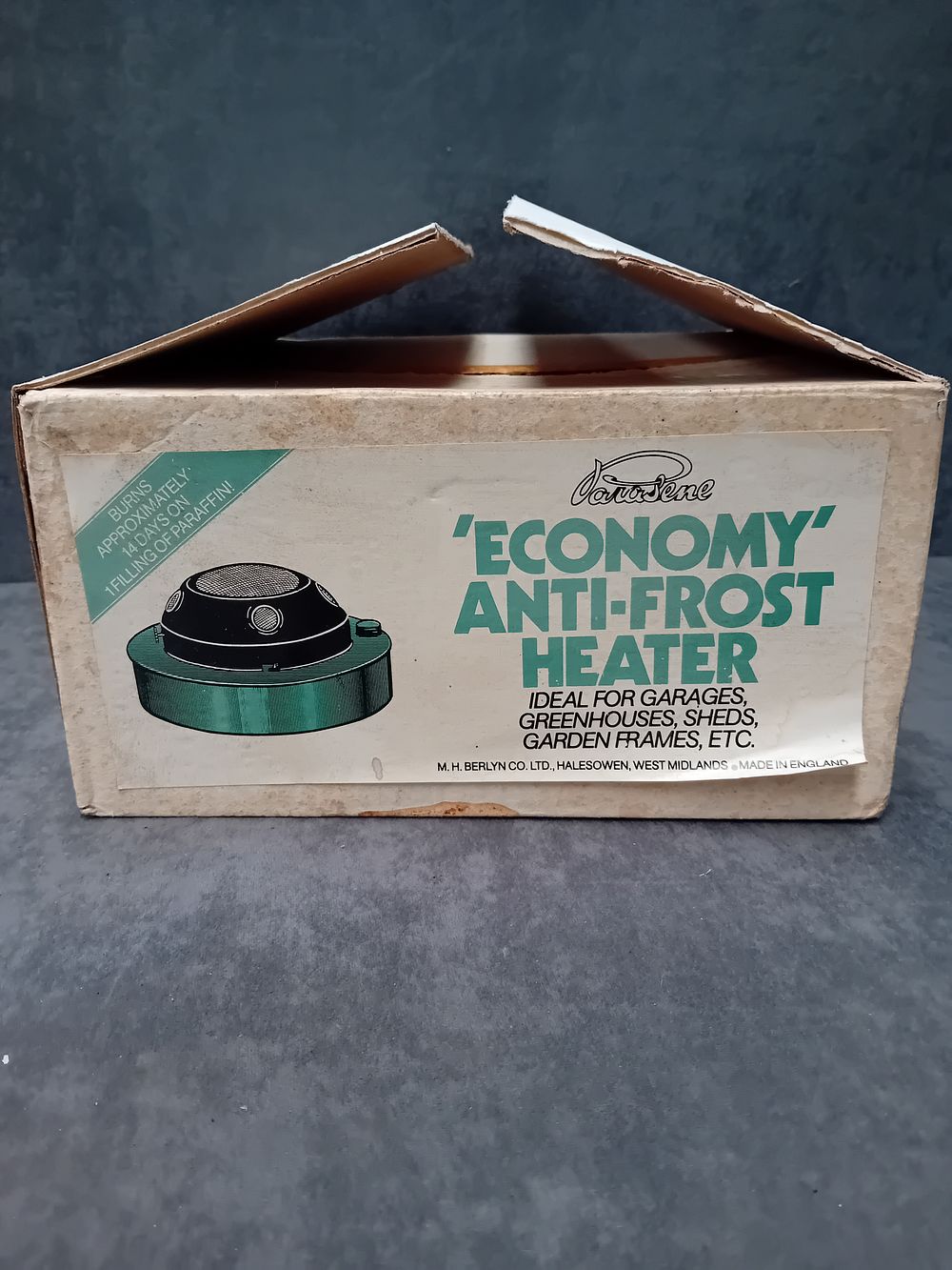 Lot 201: Parasene anti-frost heater in original box as pictured