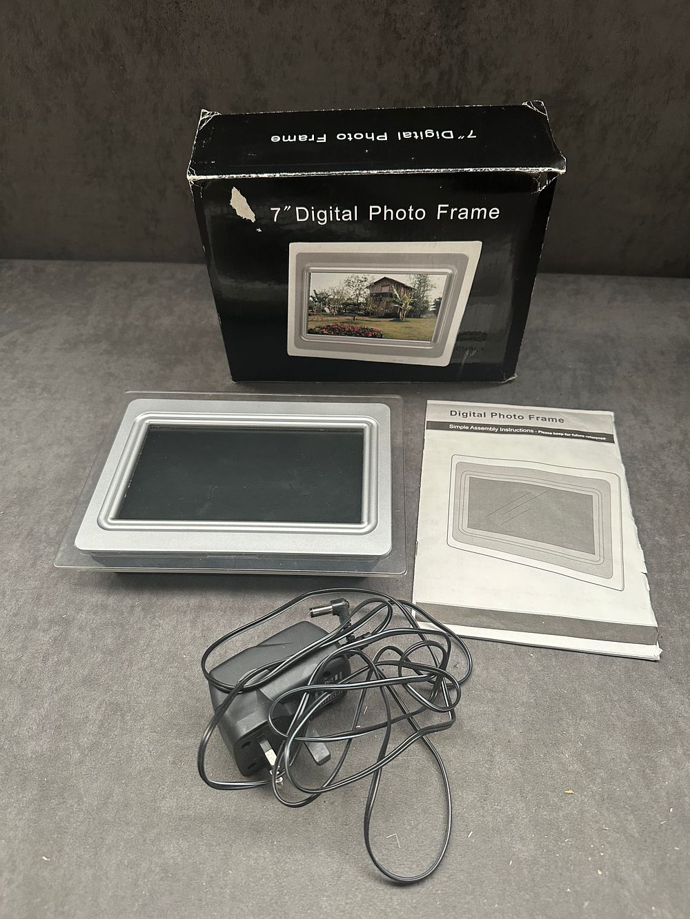 Lot 292: 7 inch Photo Frame Digital. 