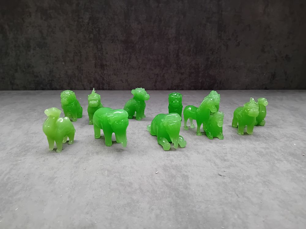 Lot 280: Mixed Lot of green Glass Animals mad in...