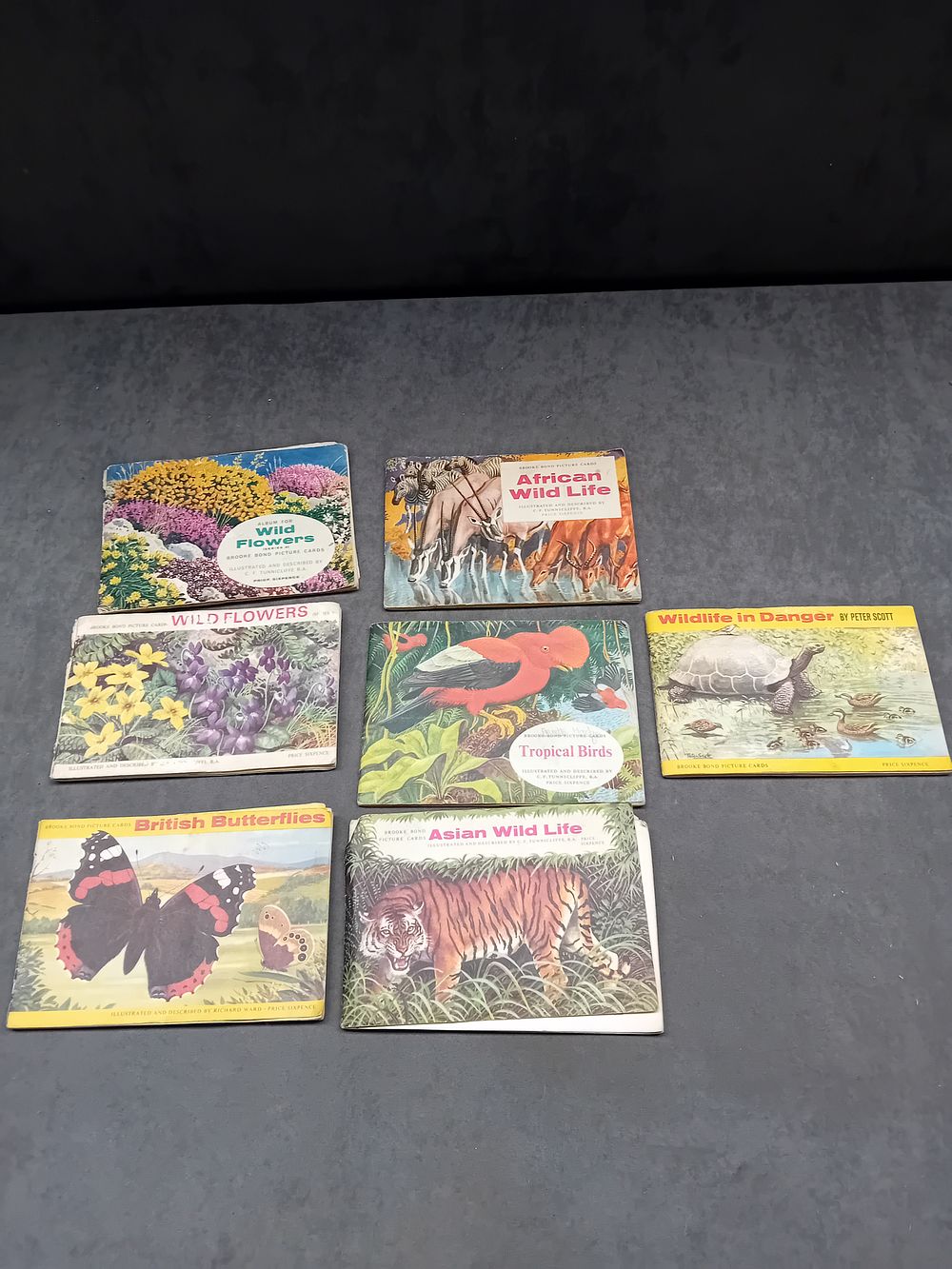 Lot 405: Large mixed lot of 7 Brook Bond Collector...