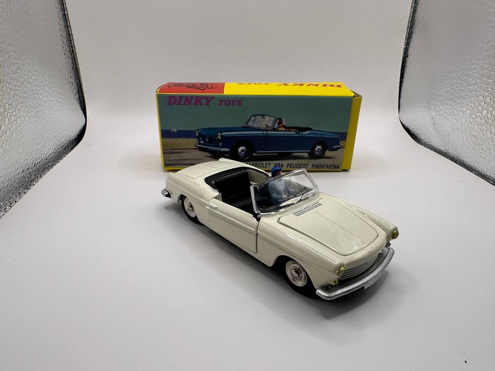 Lot 586: Dinky Toys Cabriolet 404 PEUGEOT PININFARINA atlas remake