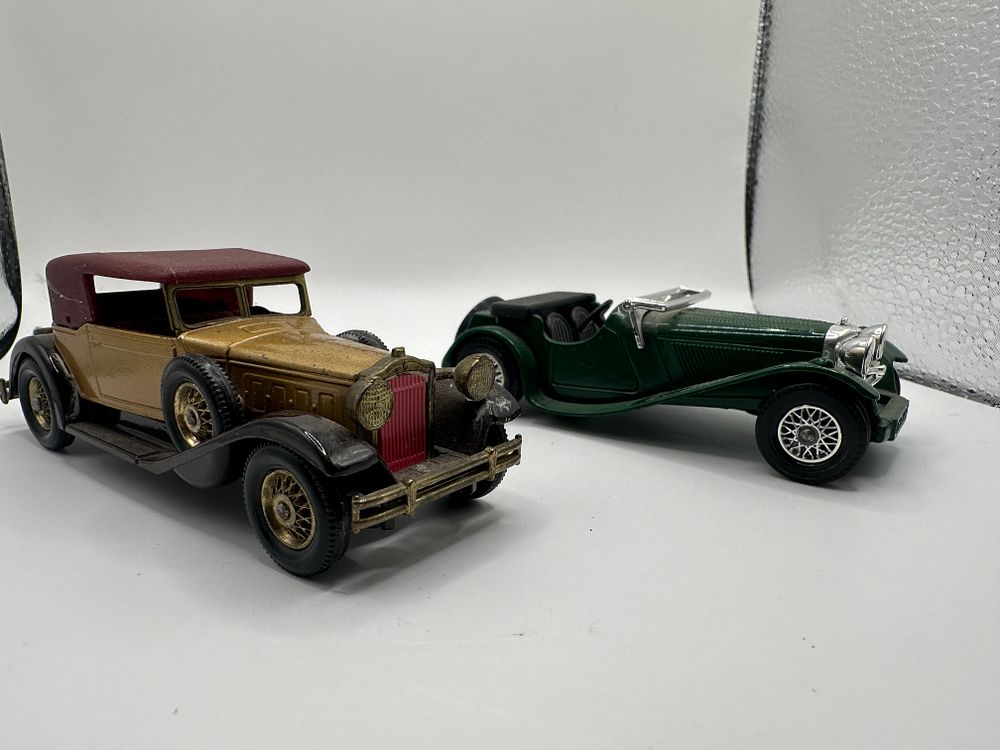 Lot 581: pair of matchbox modles of the yesteryear Packard...