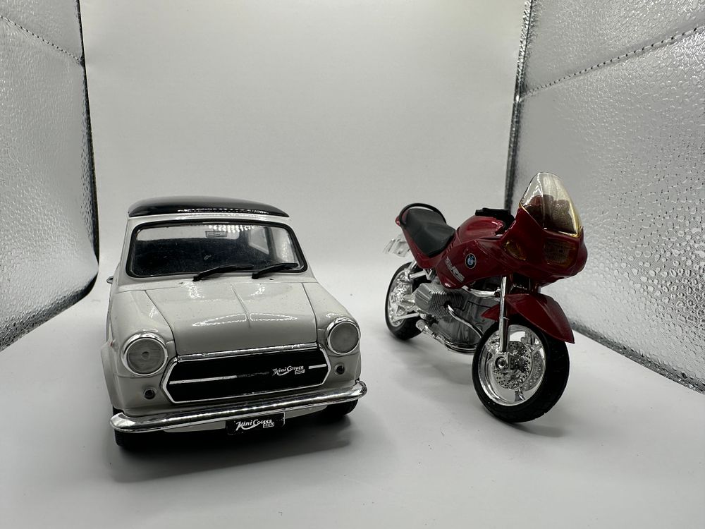 Lot 580: Pair of diecasts - welly mini cooper 1300...