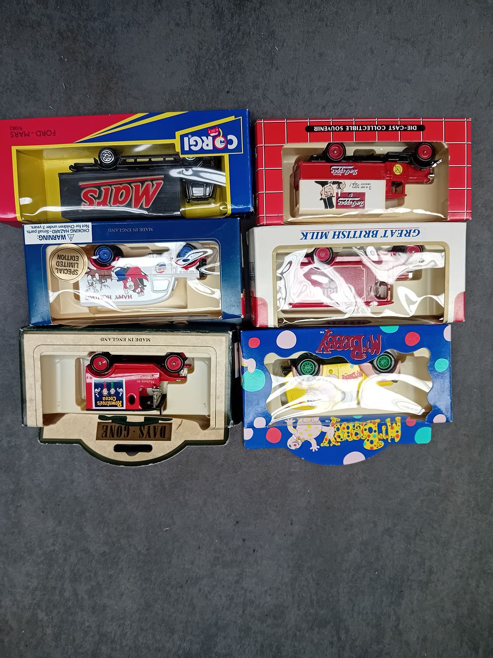 Lot 36: Mixed lot of Diecast containing Lledo and Corgi...