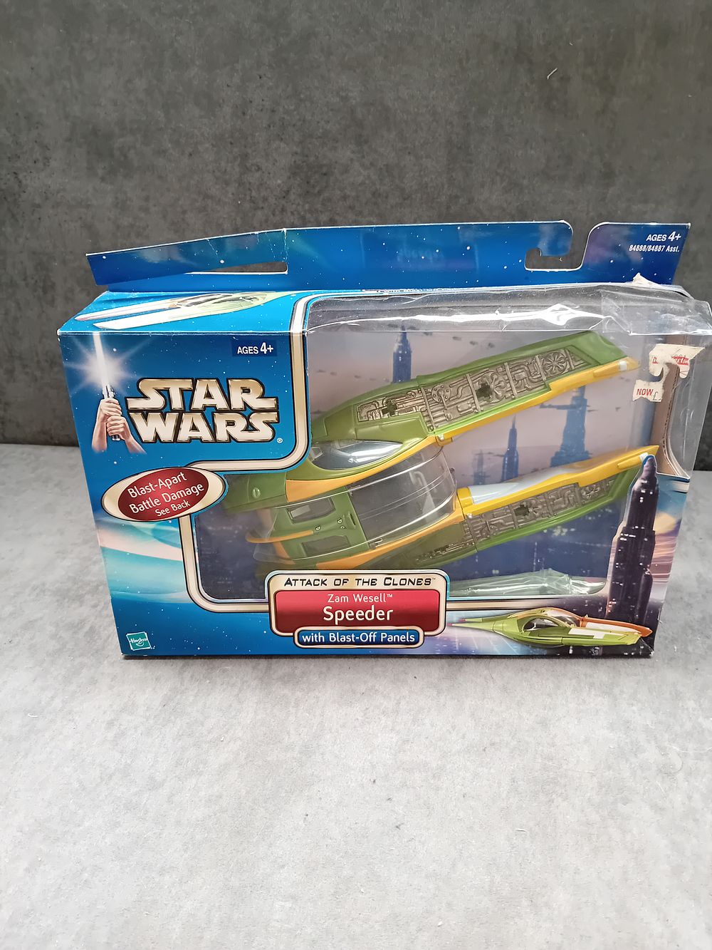 Lot 279: Star wars attack of the clones Zam Wesell...