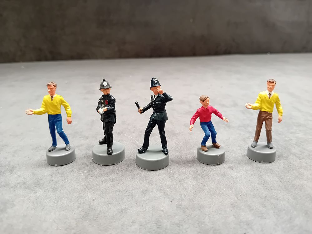 Lot 195: Lot of 5 Tri-ang Spot on Figures 1...