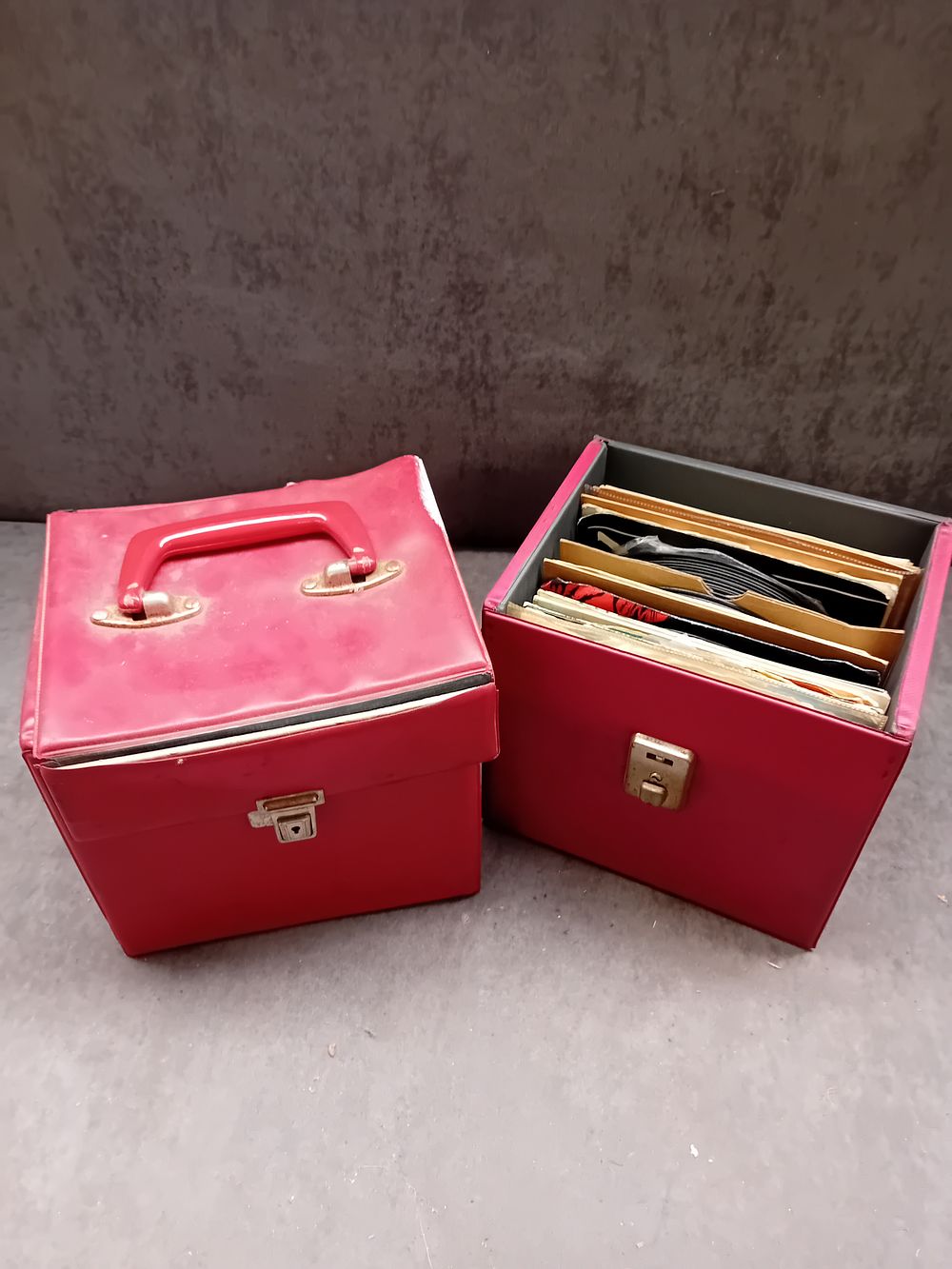 Lot 555: Huge mixed lot containing 2 Vinyl's cases Full...