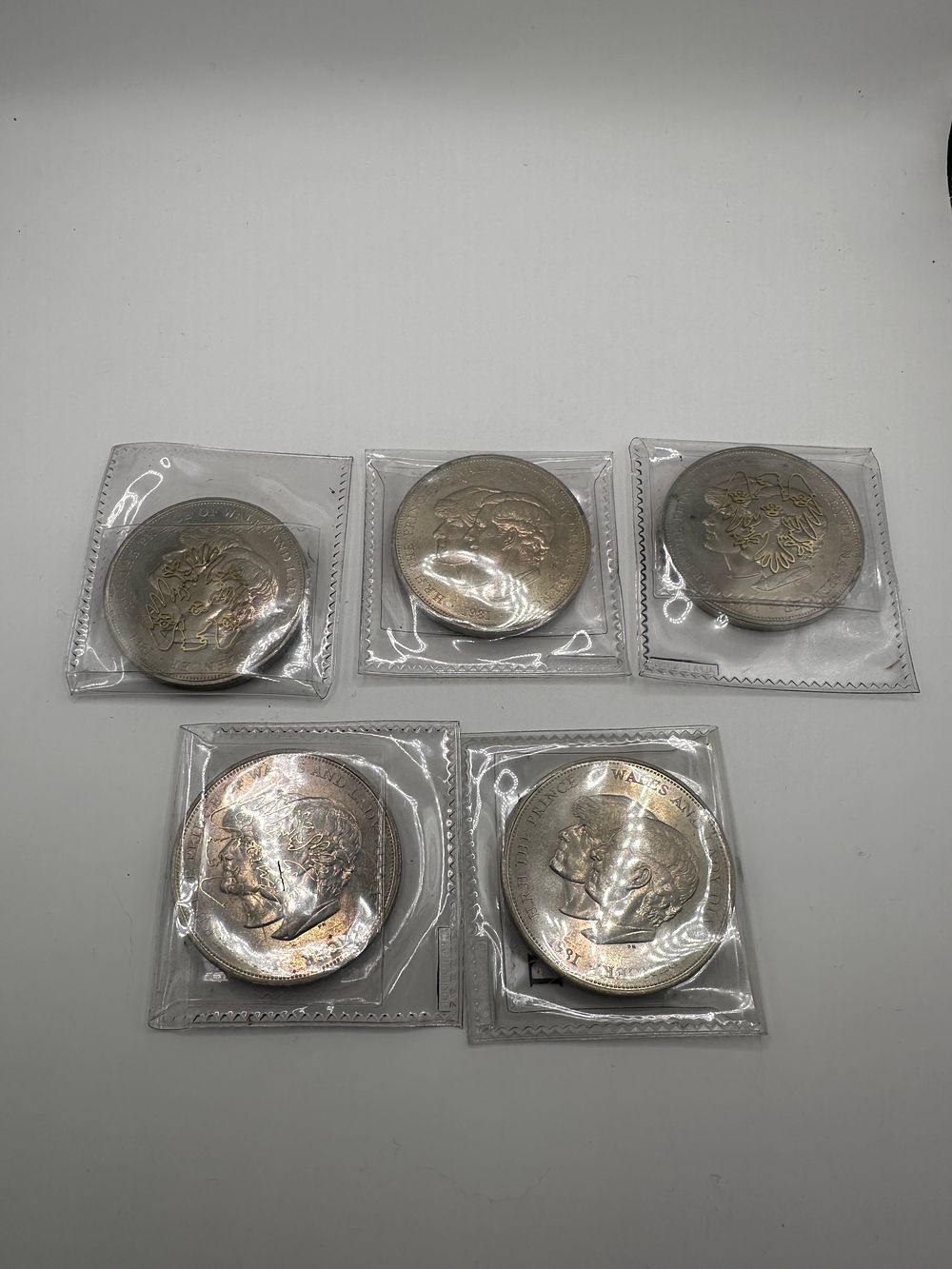 Lot 332: 5 x UNC Charles and Dianna Coins 1981...