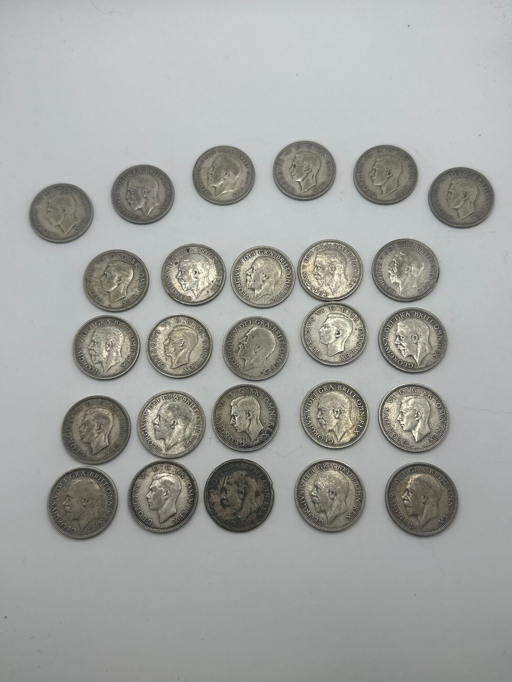 Lot 326: A Lot of 26 British Silver Shillings, George V and George VI, 1920s-1940s