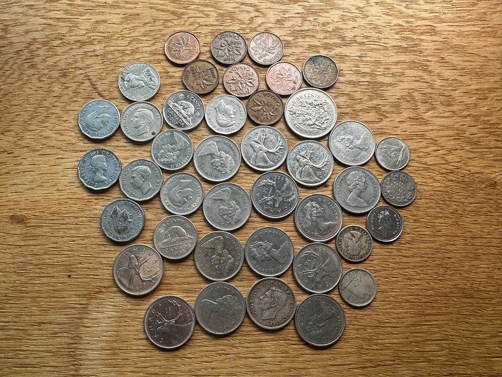 Lot 337: A Collection of Circulated Canadian Coinage, Various Denominations
