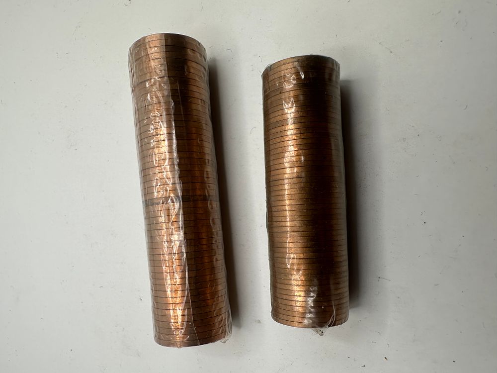 Lot 338: Two Rolls of Uncirculated 1971 United Kingdom Two New Penny Coins