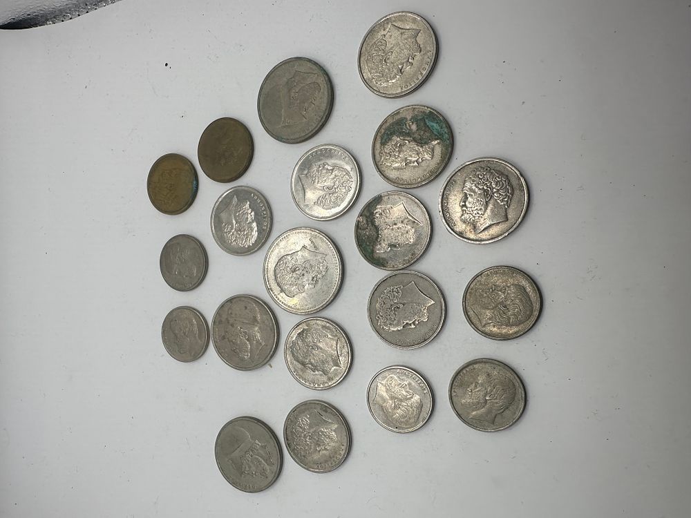 Lot 339: A Collection of 20 Pre-Euro Greek Coins, Drachmas and Lepta, spanning Monarchical and Republican Periods