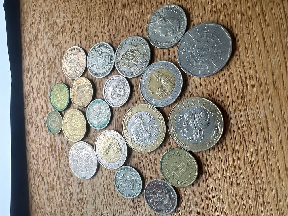 Lot 342: A Collection of Approximately Two Dozen Portuguese Republic Circulated Coins, 20th and Early 21st Century