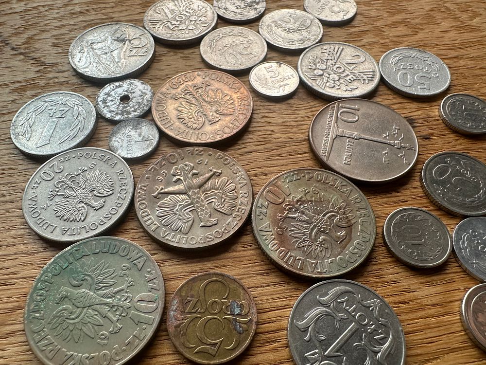Lot 344: A Collection of 28 Polish Coins, Mid to Late 20th Century, Polish People's Republic