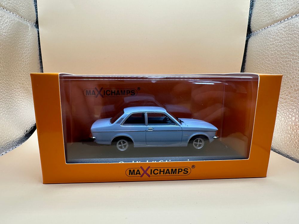 Lot 38: Minichamps 1:43 Diecast Opel Kadett C Limousine, 1978, Blue