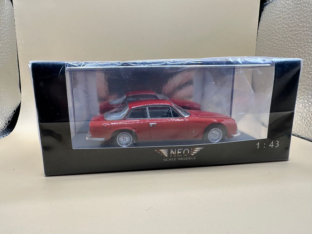 Lot 47: NEO SCALE MODELS 1:43 Alfa Romeo 2600 Sprint Zagato 1967 Red Diecast Model Car, NEO45600