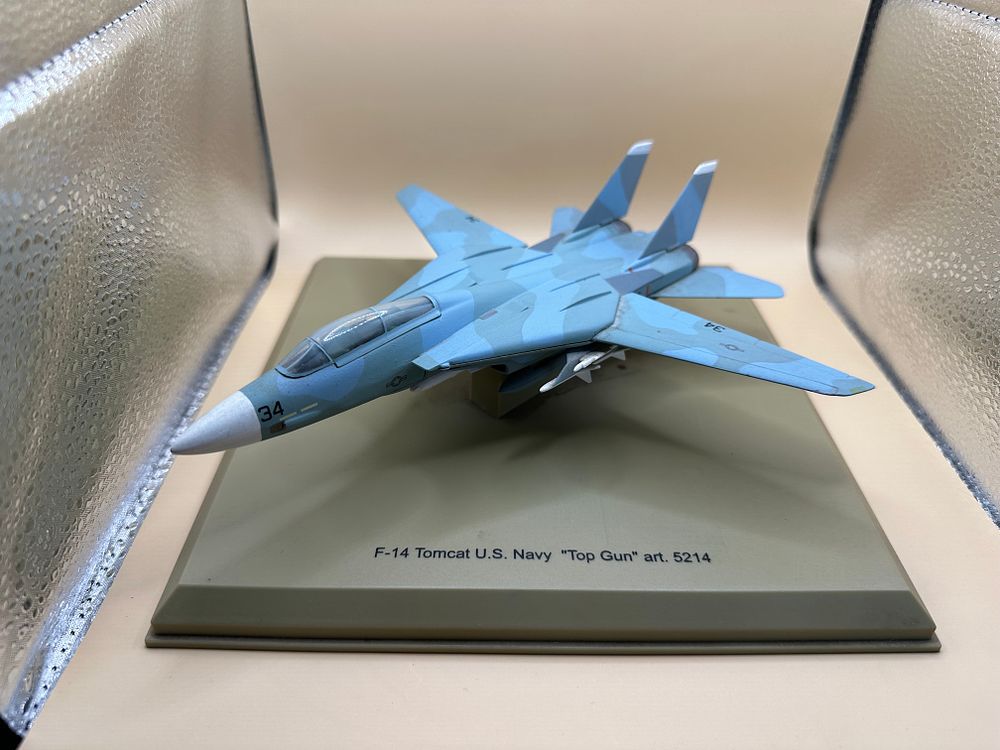 Lot 72: Hobby Master F-14 Tomcat U.S. Navy 'Top Gun' Diecast Model, 1/72 Scale, Number 34