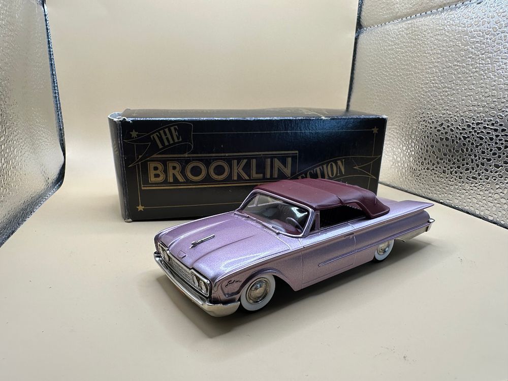 Lot 74: Brooklin BRK 37 1960 Ford Sunliner Convertible Diecast Model