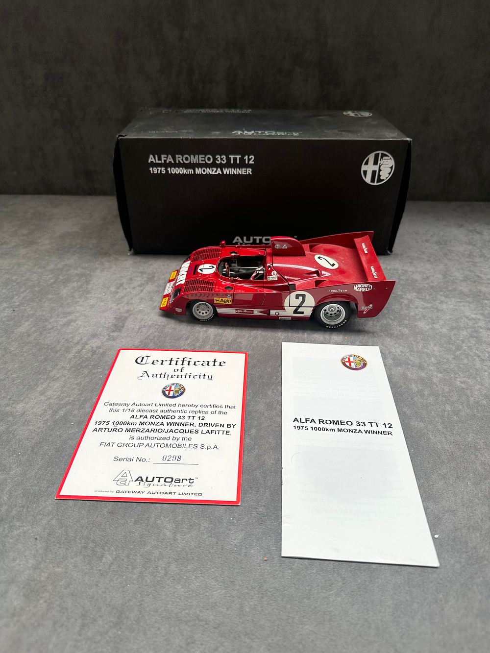 Lot 101: Auto Art Signature 1:18 scale Alfa Romeo 33...